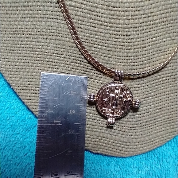 Goldtone coin necklace on serpentine chain - Picture 5 of 5